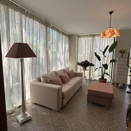 Seaside Garden Oasis Appartement *