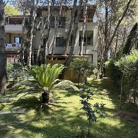 Seaside Garden Oasis Appartement