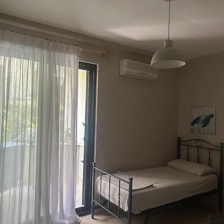 Seaside Garden Oasis Appartement